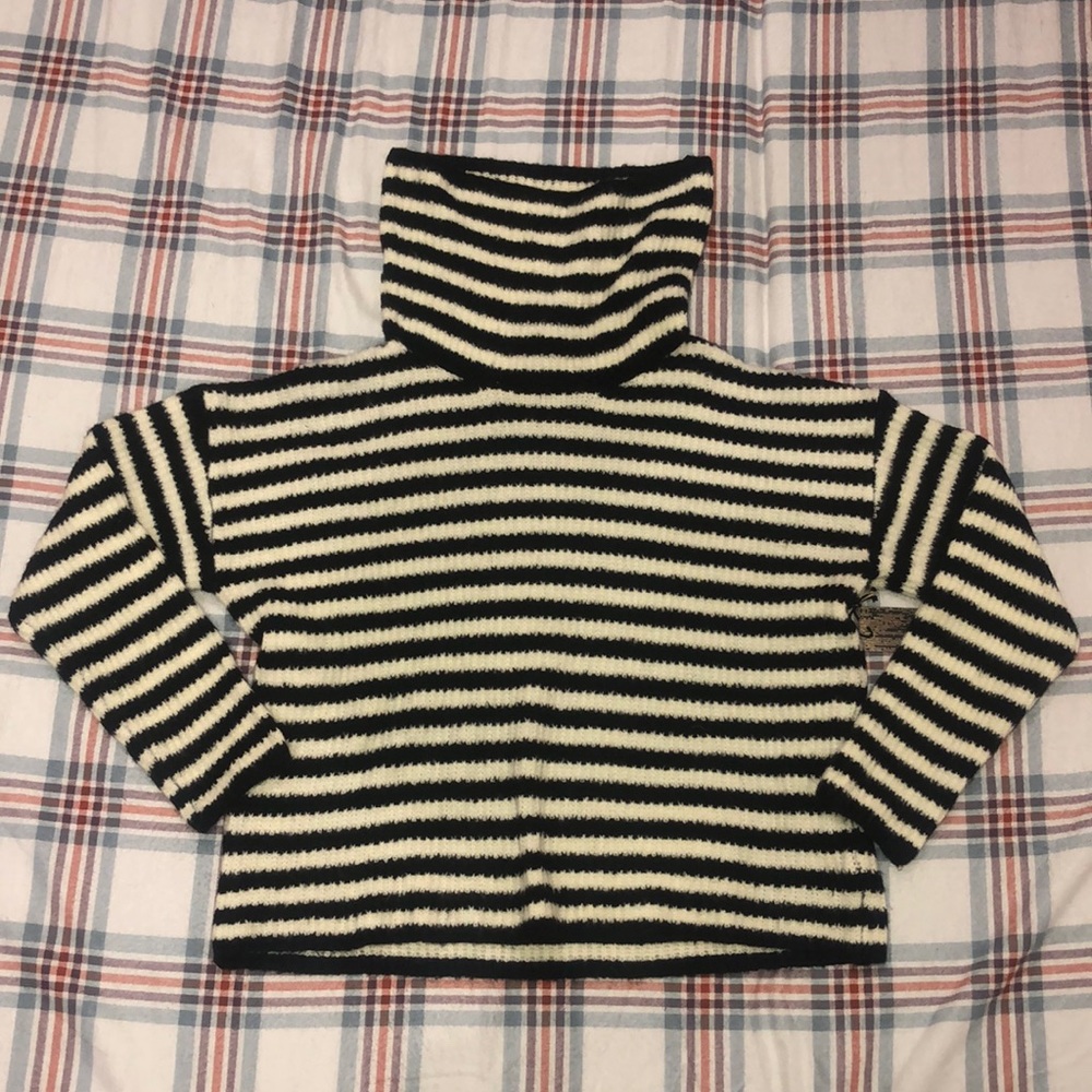 Forever 21 Cowl Turtle Neck Medium